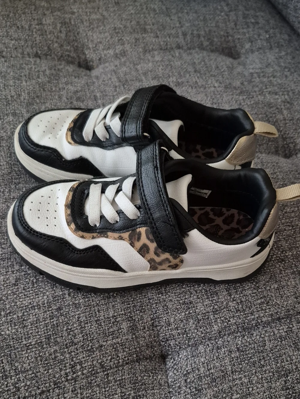 Oshkosh Velcro Girls Shoes Sz.11
